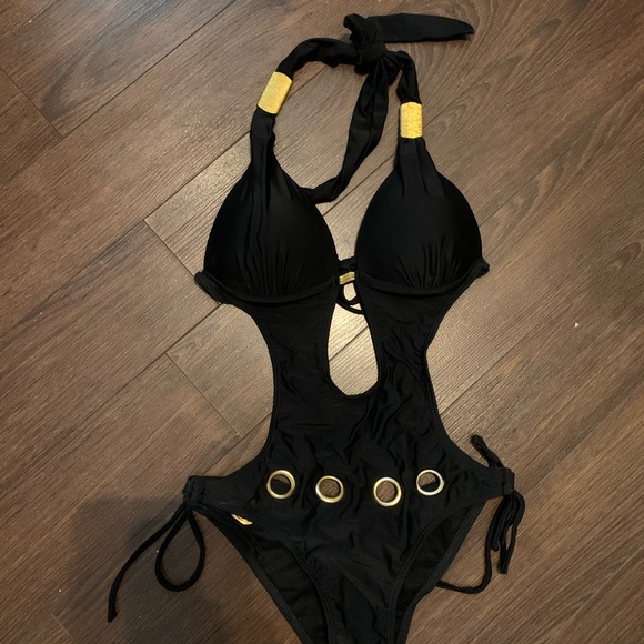 One piece - Picture 2 of 2